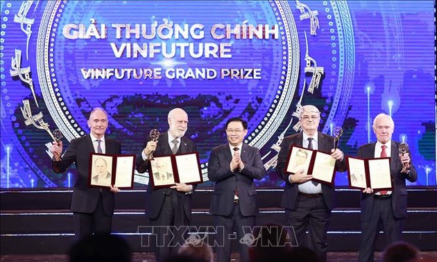 Chủ tịch Quốc hội Vương Đình Huệ dự Lễ Trao giải thưởng Khoa học, Công nghệ toàn cầu thường niên VinFuture