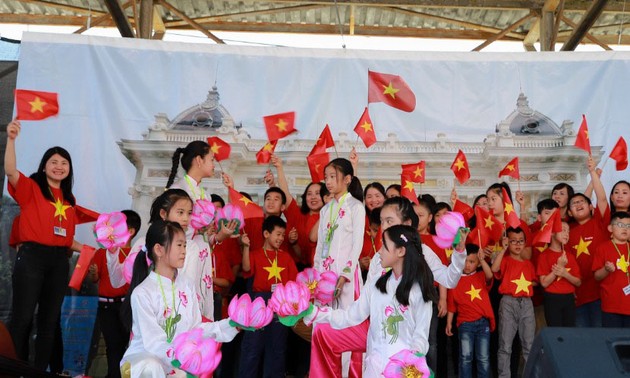  越南-捷克文化节首次在比尔森举行
