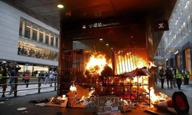 中国香港政府谴责示威者的暴力行为