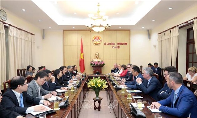 欧洲议会国际贸易委员会主席高度评价越南落实劳动承诺的努力