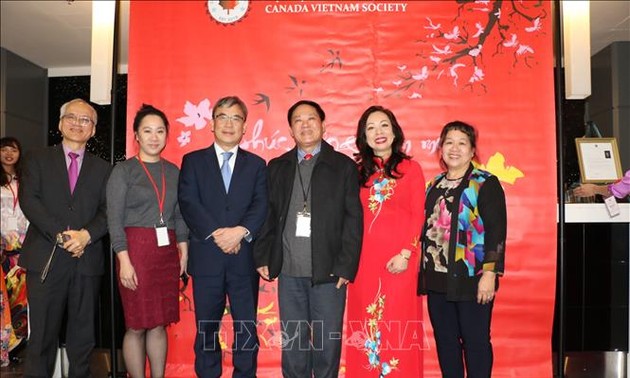 加拿大总理高度评价越裔加拿大人所作出的贡献