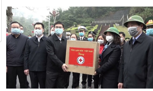 越南谅山向中国广西壮族自治区捐赠35万只医用口罩