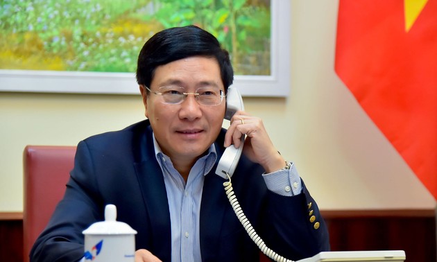越南政府副总理兼外长范平明同澳大利亚外长佩恩通电话
