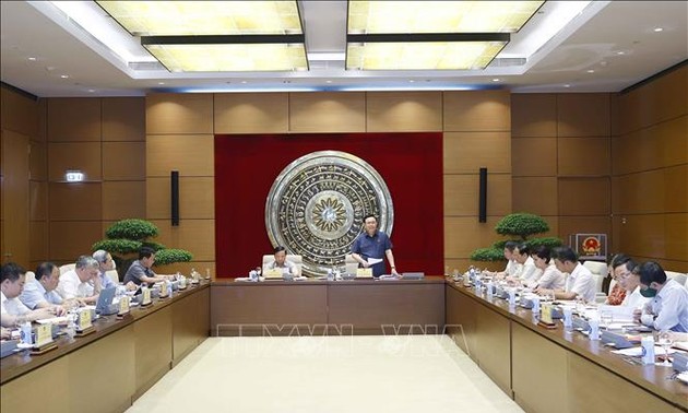 王庭惠与立法研究院领导人举行工作会议