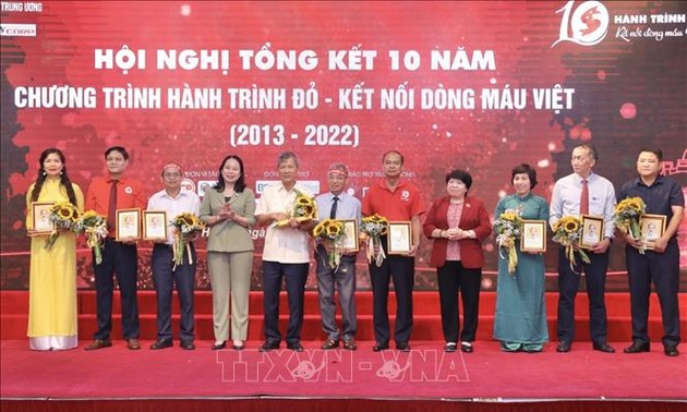 “越南心血相连”红色行程活动10年总结会议举行