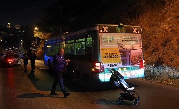 耶路撒冷公交车遭枪击7人受伤