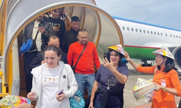 富国岛迎来新冠肺炎疫情后首趟来自乌兹别克斯坦的航班