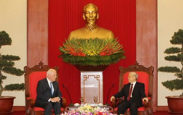 Party leader Nguyen Phu Trong receives US senator Patrick Leahy
