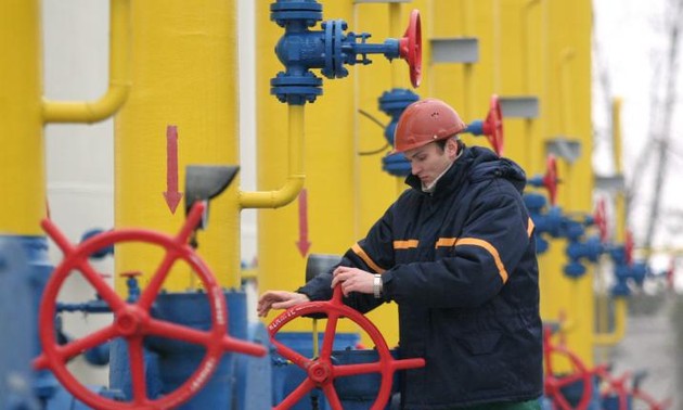 Russia allows Ukraine to pay gas debts by installments
