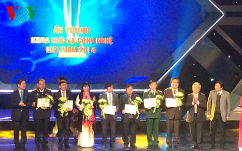 Vietnam honors outstanding scientific and technological achievements of 2014