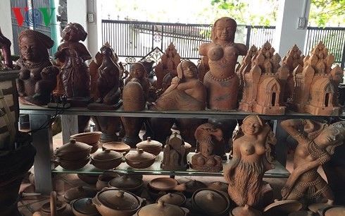 Cham ethnic culture: Bau Truc ceramic village and curry dish 