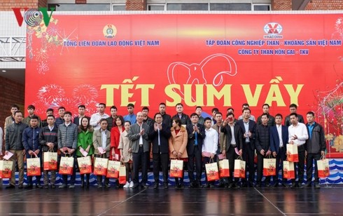 Tet gifts, greetings delivered to coal miners in Quang Ninh