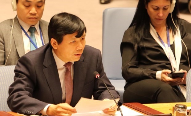 Vietnam represents ASEAN in committing to jointly protecting civilians in armed conflicts