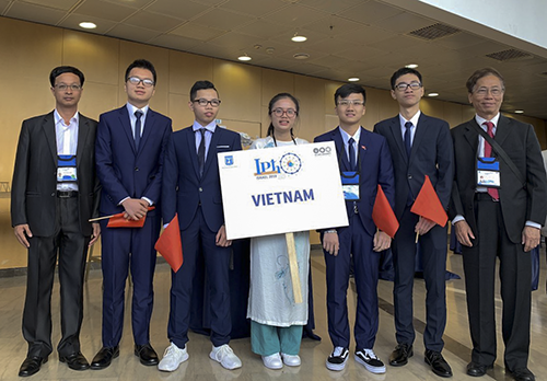 Vietnam wins 3 golds at 50th International Physics Olympiad 