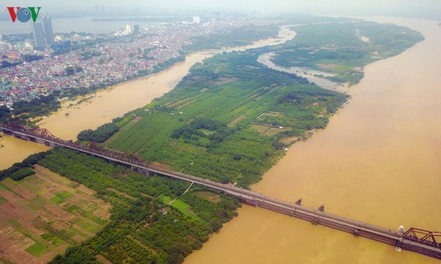 Traces of Red River civilization in Thang Long culture
