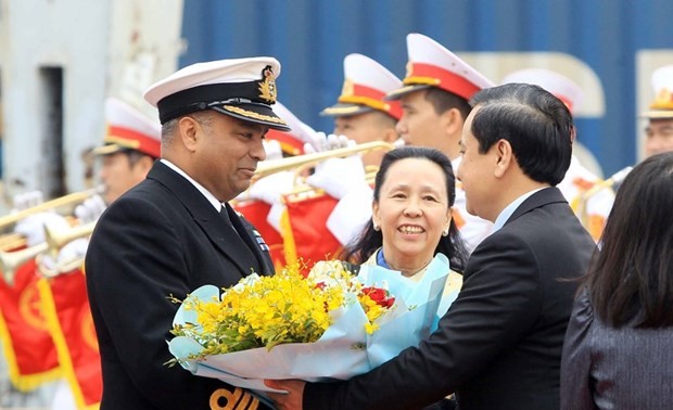 UK Royal Navy ship visits Hai Phong