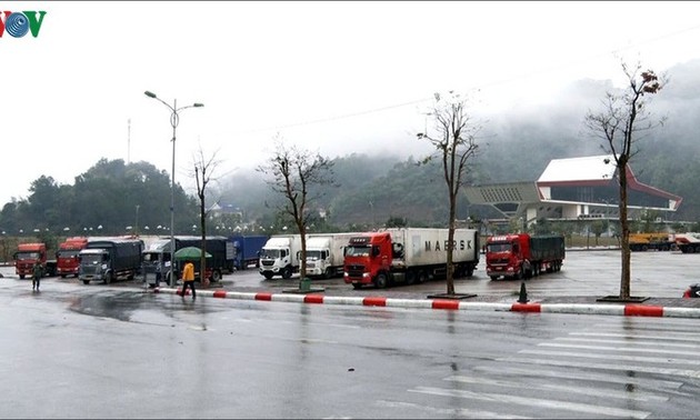Customs clearance resumes at Coc Nam border gate