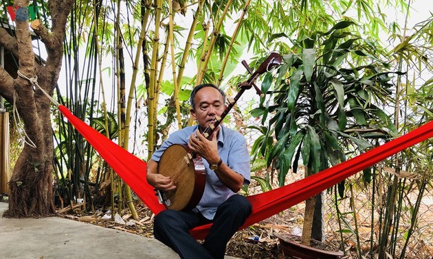 Veteran Mekong Delta artist sees “amateur singing” as his soulmate