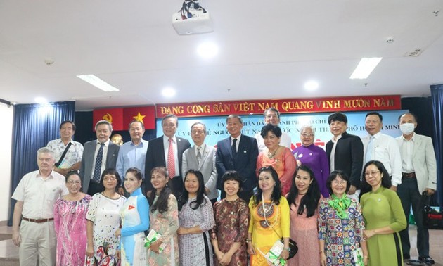 Get-together held for OVs in HCMC to mark National Day