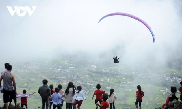 2020 Putaleng paragliding tournament opens in Lai Chau