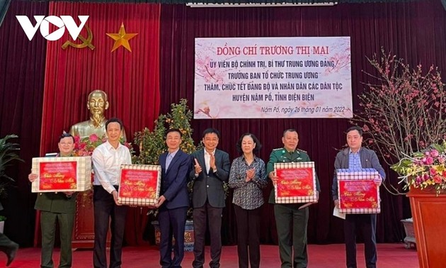 Party and State leaders pay Tet visits to localities
