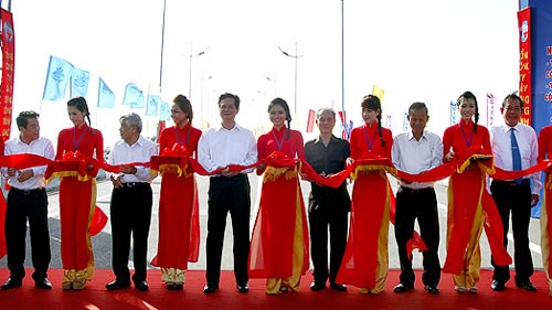 Primer vietnamita inaugura importantes obras de infraestructura en el Sur 