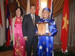 Escritor vietnamita recibe premio literario del Sureste Asiático
