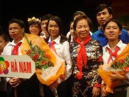 Vicepresidenta de Vietnam honra a jóvenes talentos de la provincia de Ha Nam 