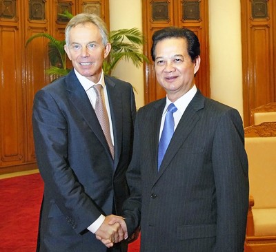 Premier Nguyen Tan Dung recibe a Tony Blair, en visita a Vietnam