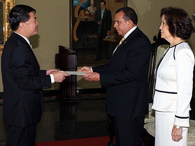 Honduras aboga por incrementar cooperación multifacética con Vietnam 