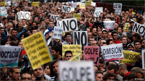 Habitantes de Italia y España protestan contra las políticas de austeridad