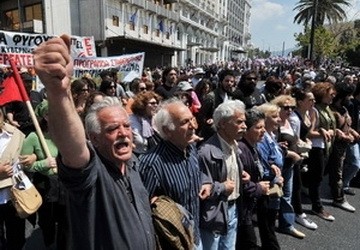 Medios de comunicaciones griegos protestan medidas de austeridad