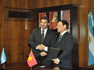 Vietnam y Argentina firman acuerdo de cooperación aduanera