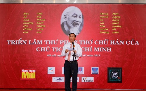 Inaugurada exposición de poemas del Presidente Ho Chi Minh en caligrafía china