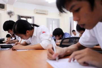 Vietnamitas aspirantes a Universidad en segunda fase de exámenes 