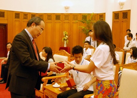Vice premier se reúne con estudiantes vietnamitas en ultramar 