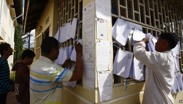 Publica Cambodia votos de partidos en elecciones parlamentarias