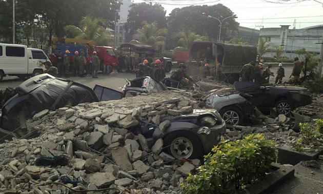 Aumenta saldo de víctimas por terremoto en Filipinas