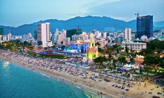 Exposición de cerámica y brocado de la etnia Cham en el Festival del Mar de Nha Trang-Khanh Hoa 2017