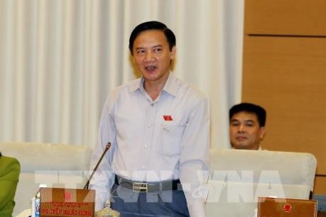 Diputados parlamentarios vietnamitas debaten el informe de solución de denuncias y quejas en 2017