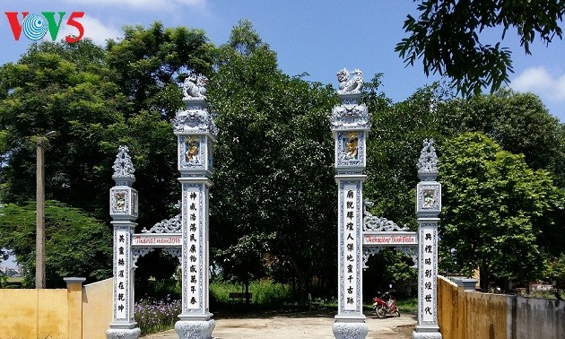 Aldea de escultura de estatuas de Vu Lang