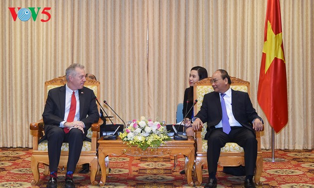  Premier vietnamita recibe al saliente embajador estadounidense 