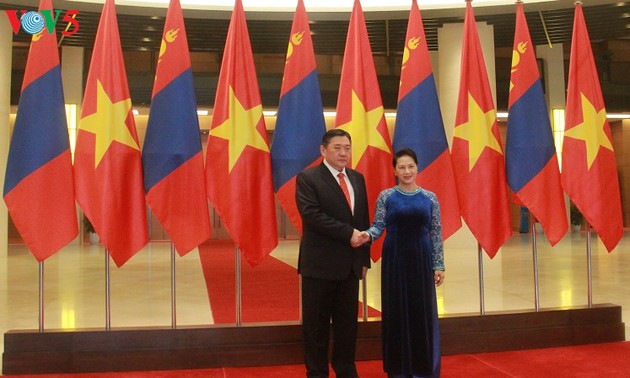 Vietnam concede gran importancia al desarrollo de relaciones amistosas con Mongolia 