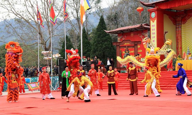 El festival de juegos populares de la aldea de Ngoc Tan