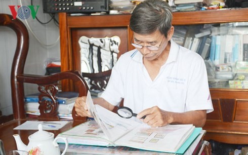 Tran Huu Hue, coleccionista de estampillas sobre Hoang Sa y Truong Sa