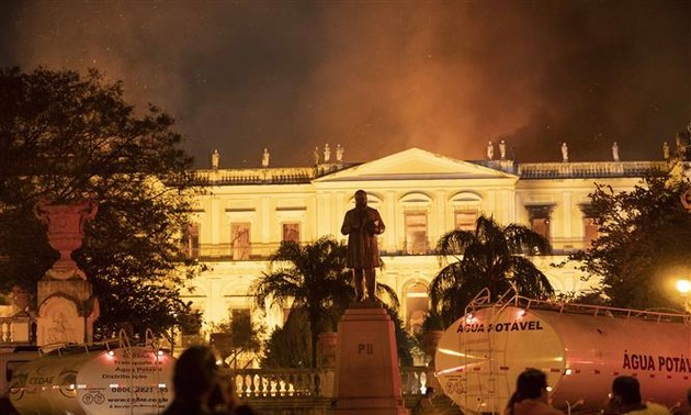 Incendio arrasa el Museo Nacional de Río de Janeiro en Brasil 