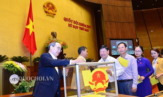 Ciudadanos celebran la elección de Nguyen Phu Trong como presidente de Vietnam