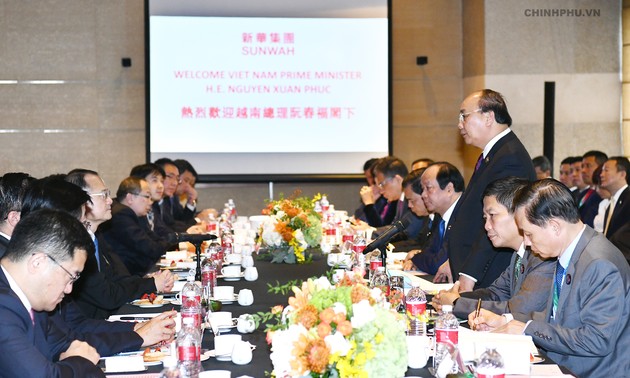 Premier vietnamita se reúne con empresas chinas