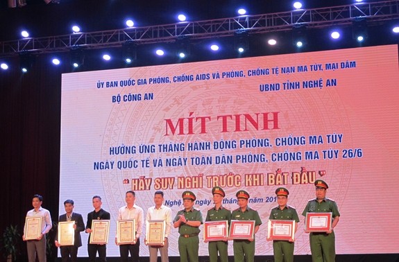 Vietnam lanza mes de acción contra las drogas