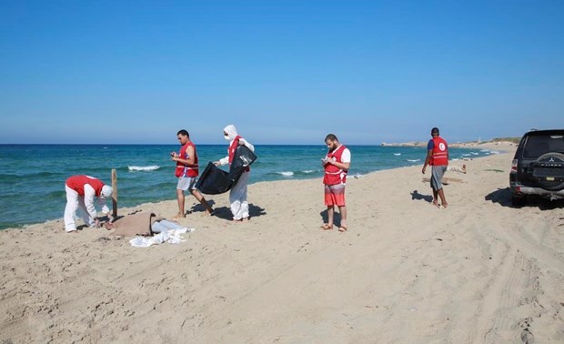 Recuperan cuerpos de 62 migrantes tras naufragio en el mar Mediteráneo 